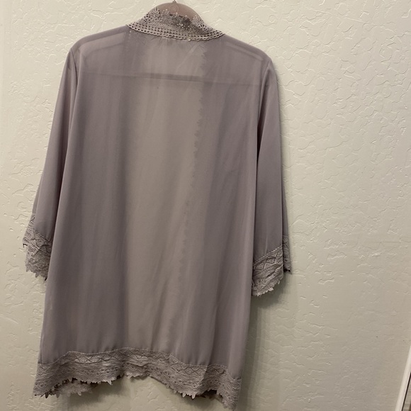 Sheer gray kimono with crochet trim NWOT - Picture 5 of 6